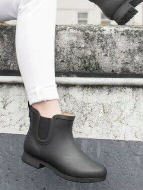 Chooka Delridge Chelsea Rain Boots Size 9 in Black